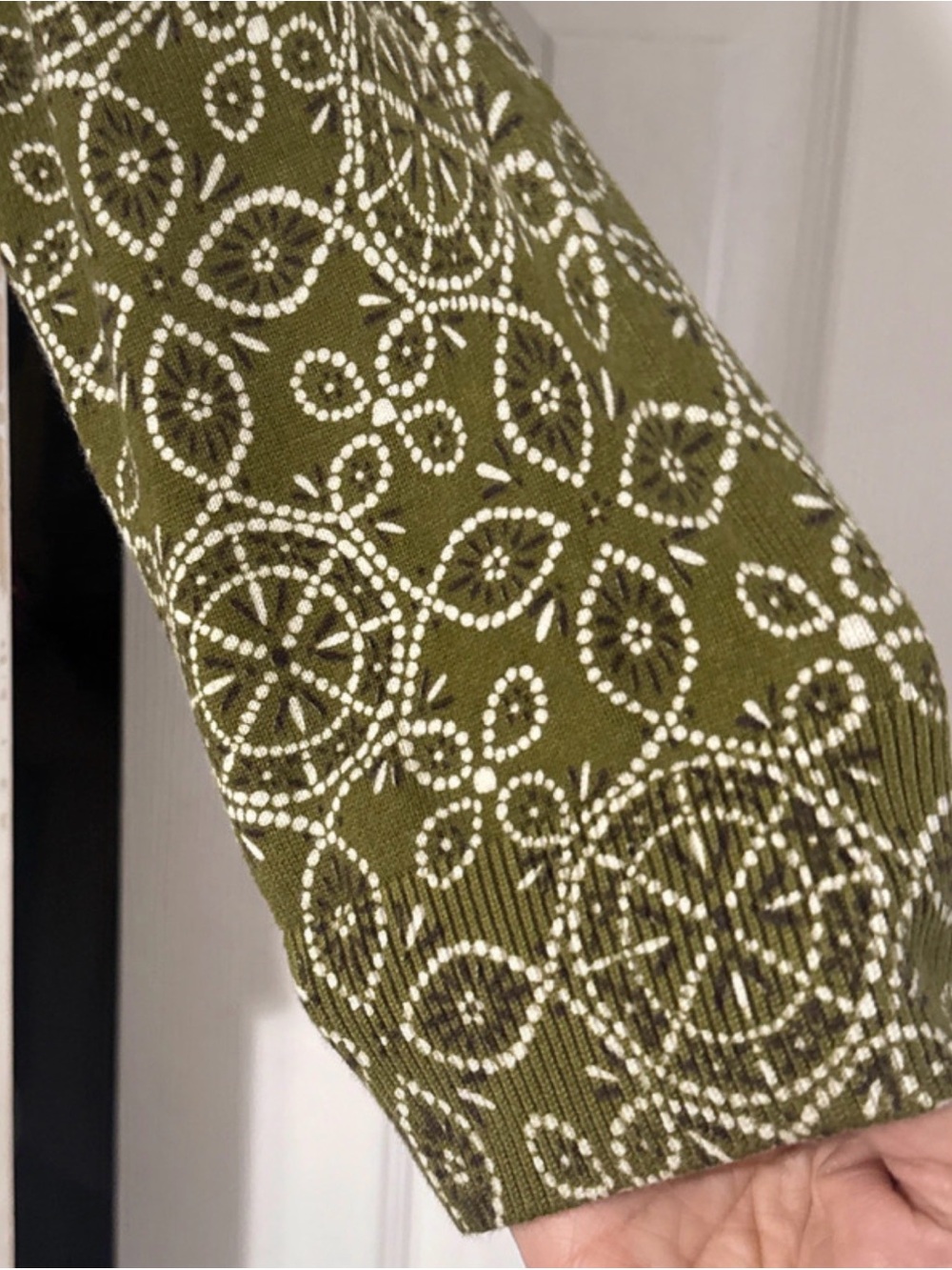Lane Bryant crewneck button-front olive green cardigan sweater. Size US 14/16W - Picture 4 of 8